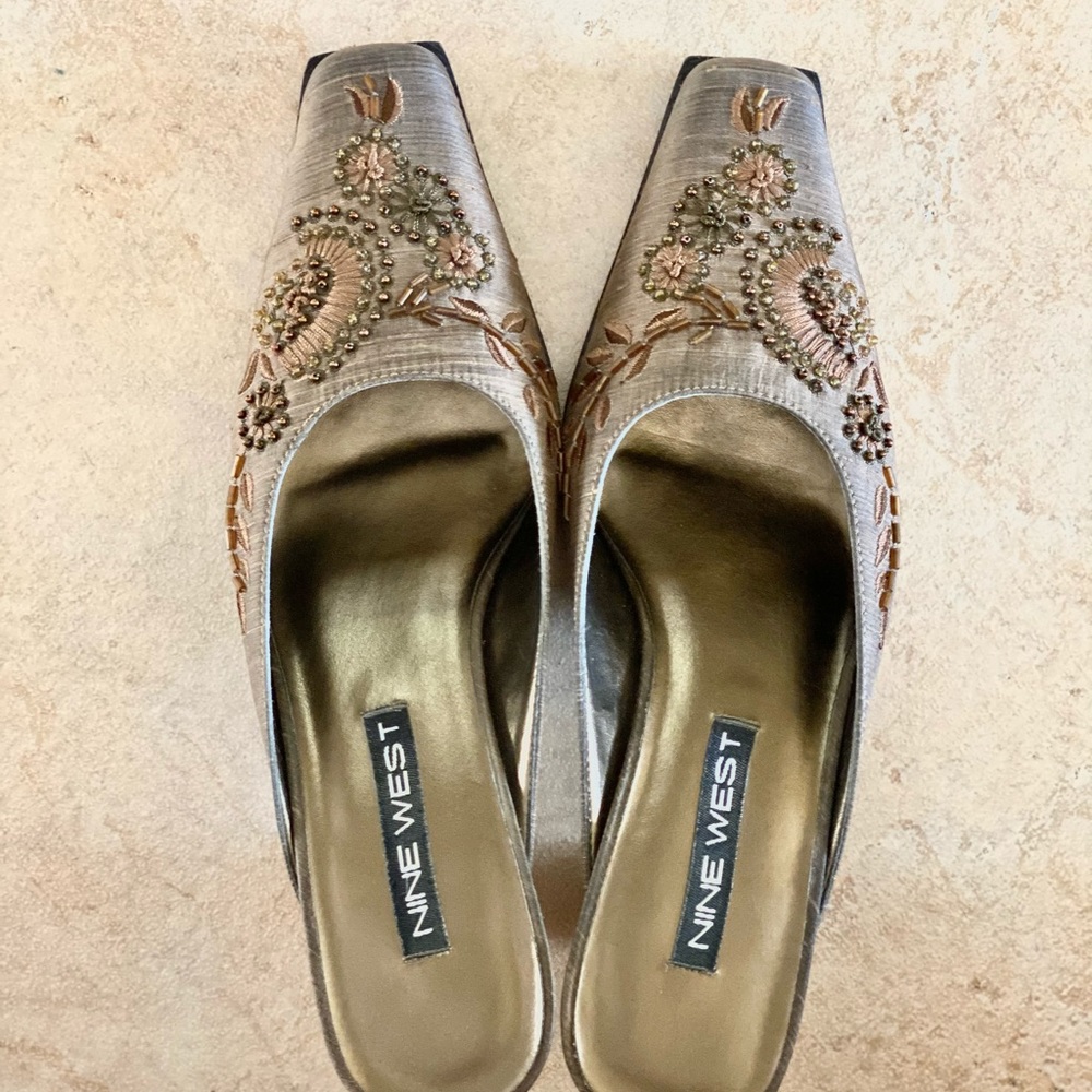 Nine West beaded slide in sz 5 1/2